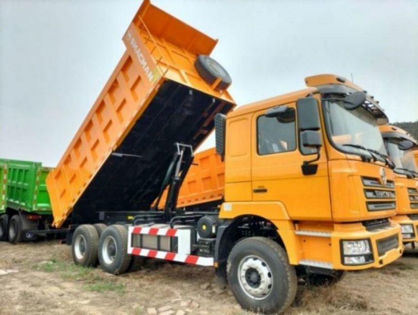 SHACMAN F3000 Tipper Truck 6x4 430 EuroII Geel met voor- en achterlaagse meerlaagse springplaat 4 hoofdplaten 4 U-vormige bouten