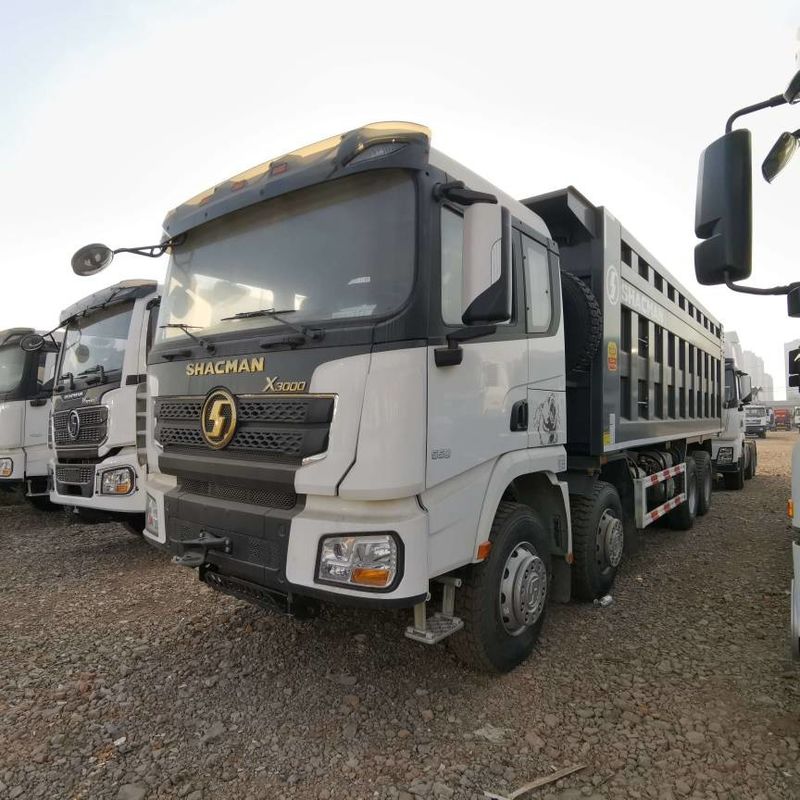 14 voet hoge zware dumptruck uitgerust met luchtremmen en luchtrijvering
