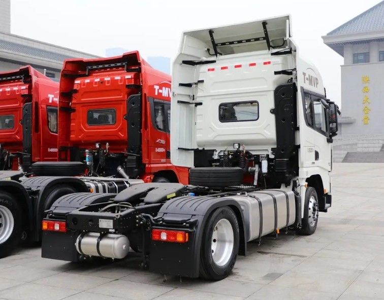 SHACMAN Traktor Truck 6 wielen X3000 4x2 Links bestuurder Dubbel slaper Sterk trekker hoofd voor Algerije