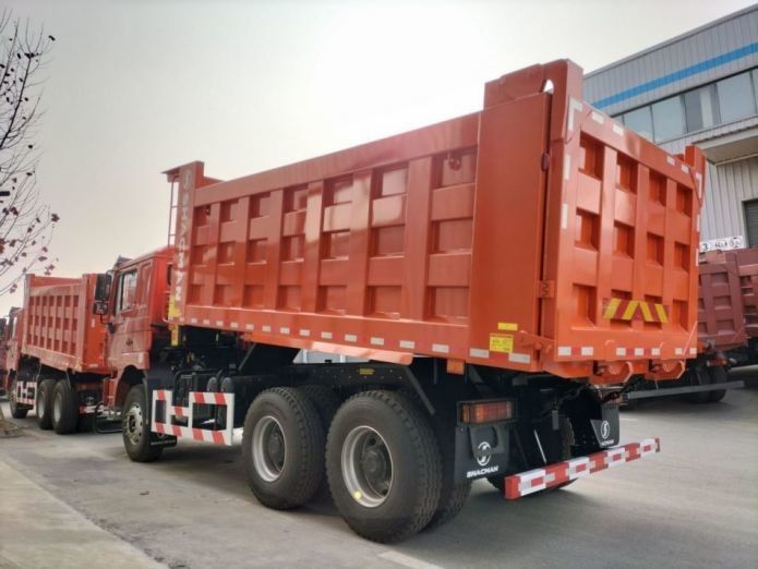 Neon Red Dump Truck 25tons Capaciteit 20 kubieke meter Dump Body MAN Achsel Diesel aangedreven