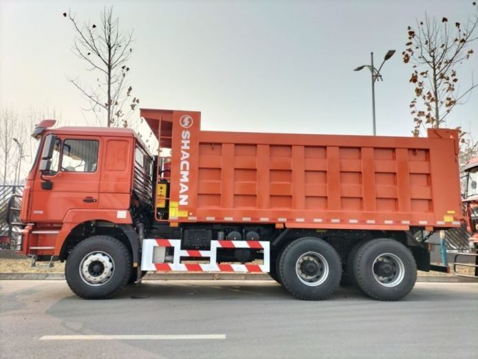 Neon Red Dump Truck 25tons Capaciteit 20 kubieke meter Dump Body MAN Achsel Diesel aangedreven