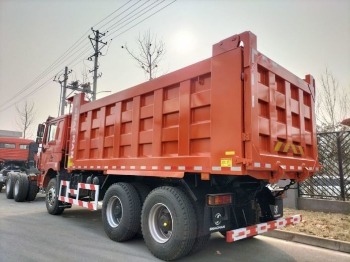 Neon Red Dump Truck 25tons Capaciteit 20 kubieke meter Dump Body MAN Achsel Diesel aangedreven