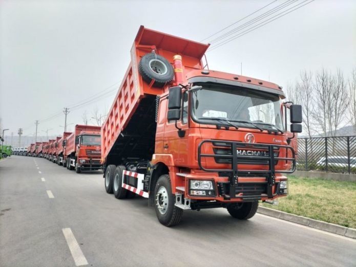 Neon Red Dump Truck 25tons Capaciteit 20 kubieke meter Dump Body MAN Achsel Diesel aangedreven
