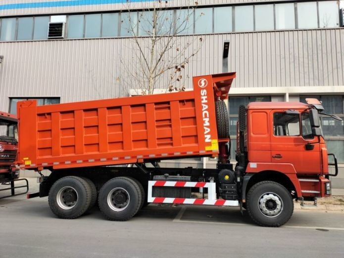 Neon Red Dump Truck 25tons Capaciteit 20 kubieke meter Dump Body MAN Achsel Diesel aangedreven