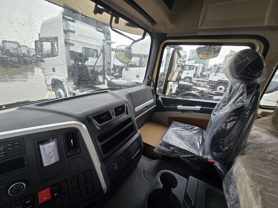 SHACMAN X3000 6X4 Tractor Truck with 600L Aluminum Fuel Tank and Left or Right Driven Variable-width Structure